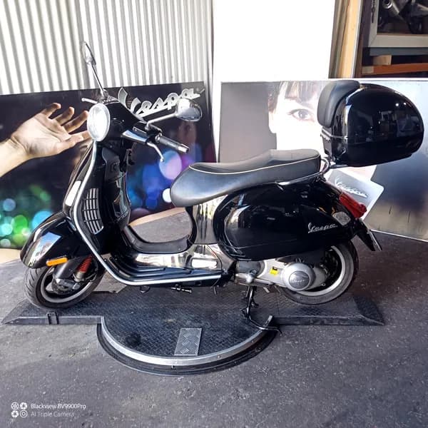 2012 VESPA GTS 300 SUPER SPORT
